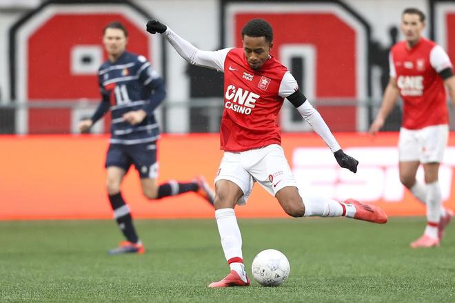 任讨论与社 任讨论与社